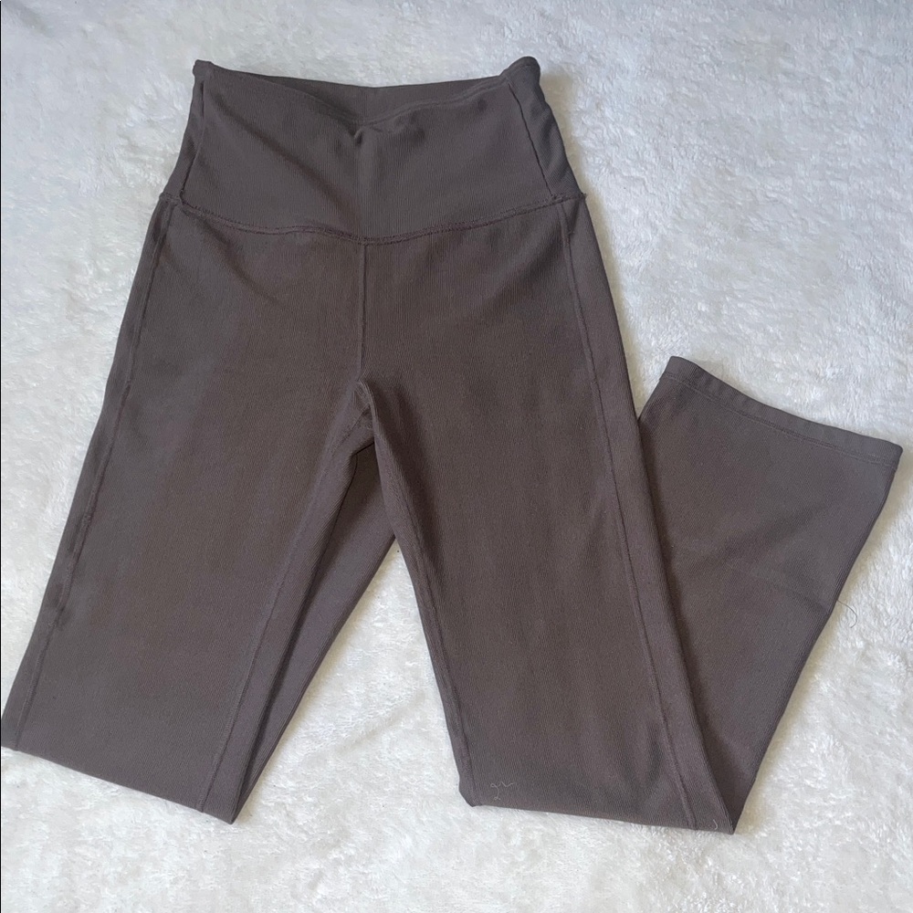 VOGO Athletica Brown High-Waist Cropped Leggings